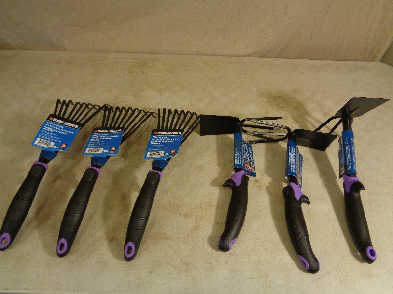 lot 89 image: New Black and Decker Garden Tools
