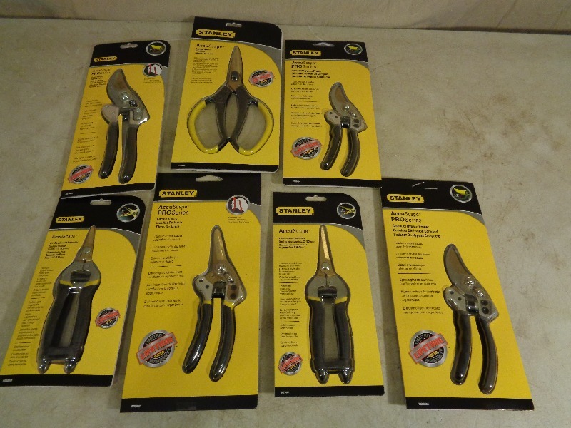 lot 92 image: 7 New Stanley Tools