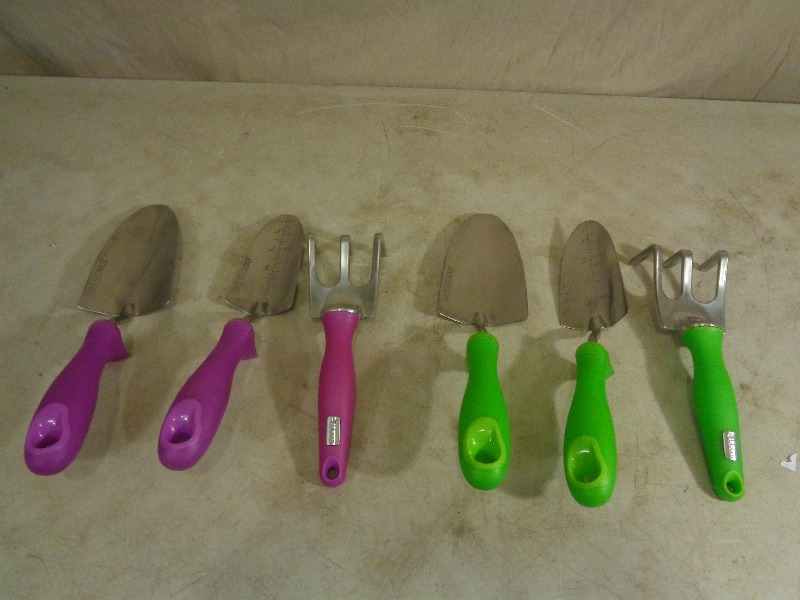 lot 95 image: 2 New Garden Sets