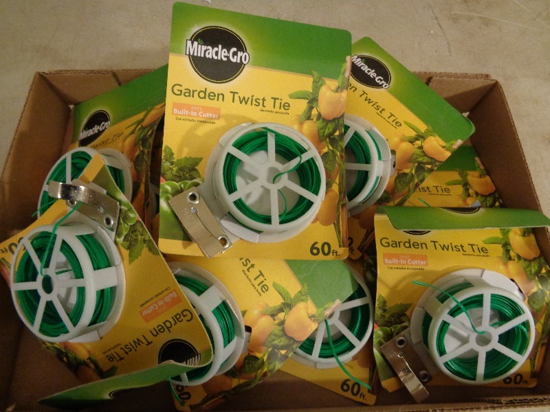lot 114 image: 10 New Garden Twist Tie Packages