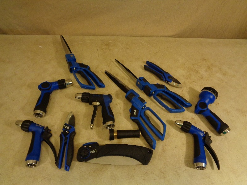 lot 122 image: New Bond Lawn and Garden Tools