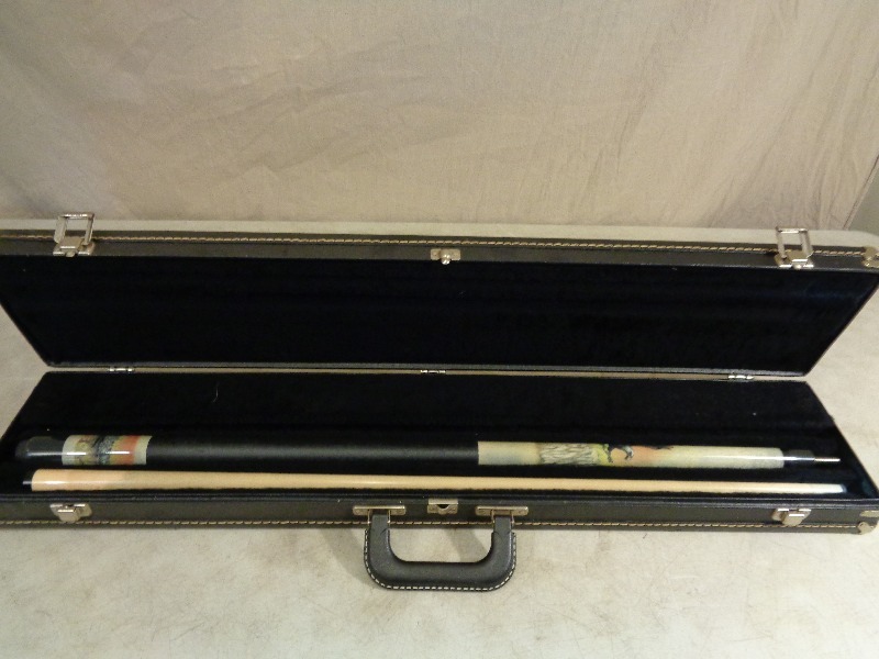 lot 6 image: Pool Stick in Case