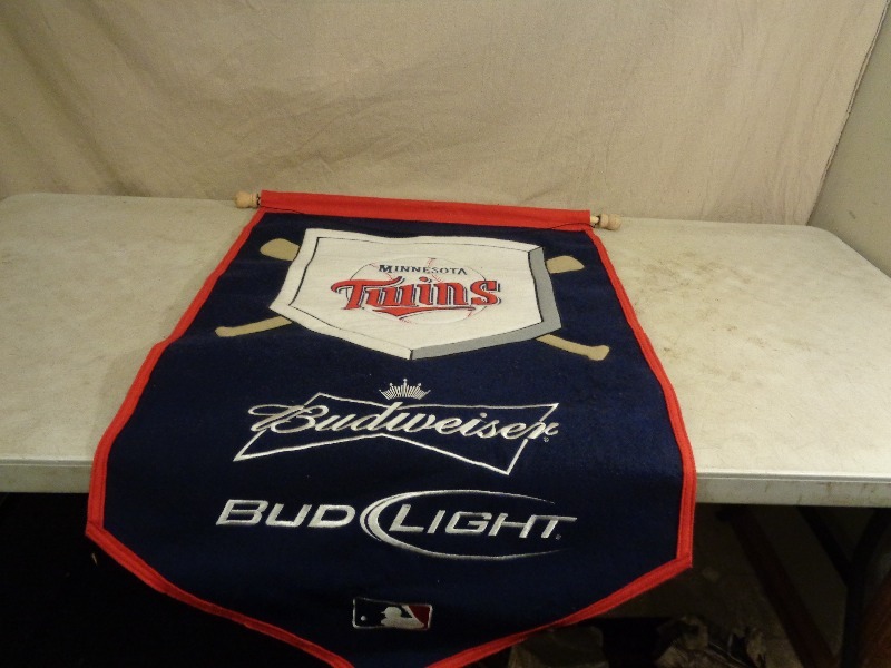 lot 22 image: Cool Budweiser  Minnesota Twins Wall Hanging