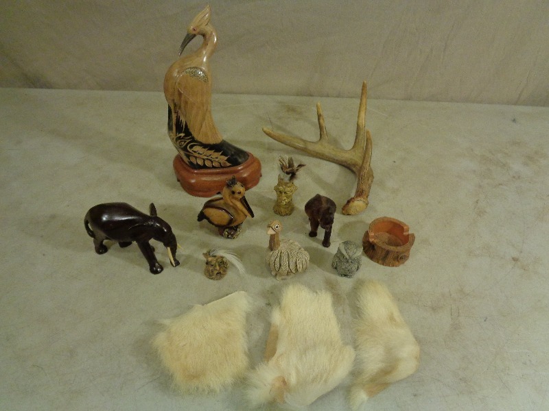 lot 28 image: Assorted Collectibles