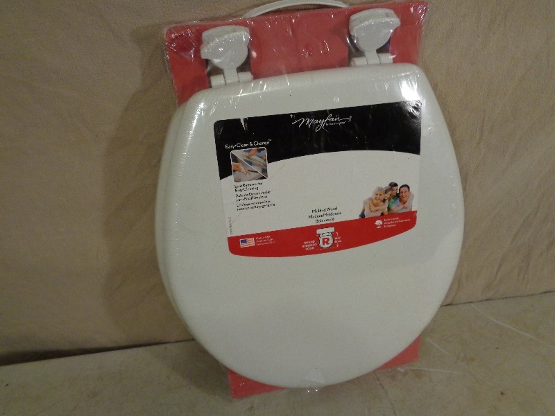 lot 39 image: New Mayfair Toilet Seat