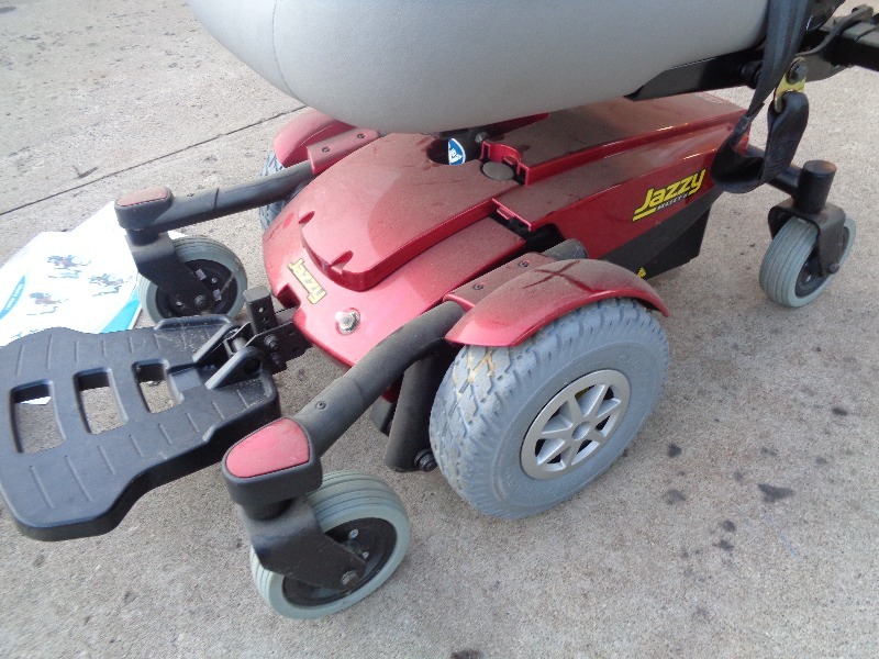 lot 2A image: Pride Jazzy Select 6 Handicap Mobility Scooter
