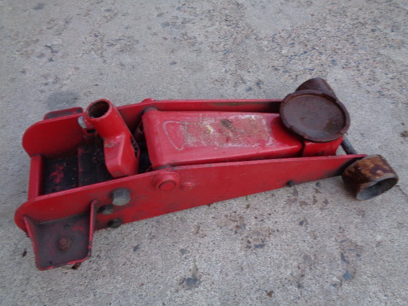 lot 35 image: Large Floor Jack