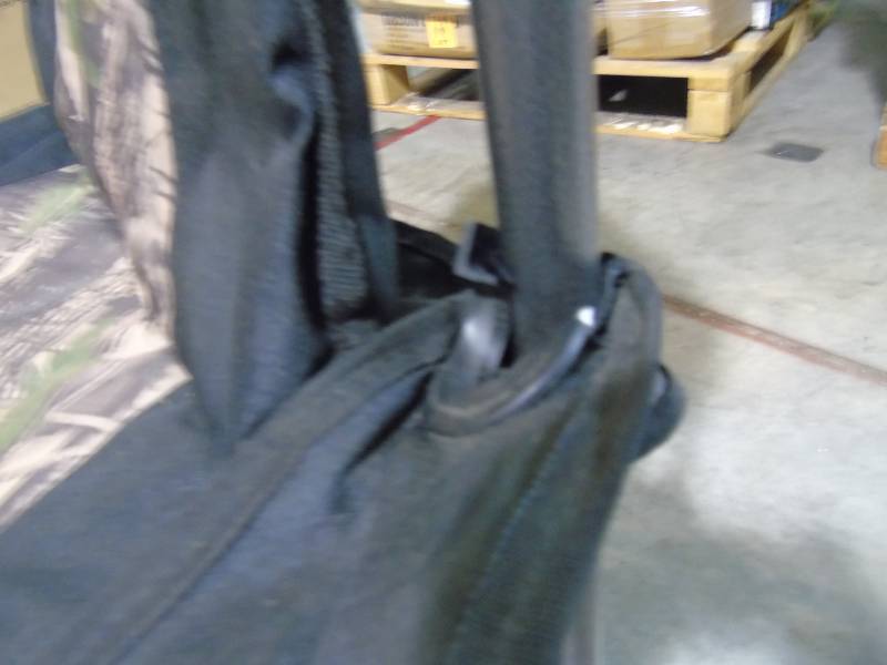 lot 3 image: Oversized 500-lb. Camo King Chair