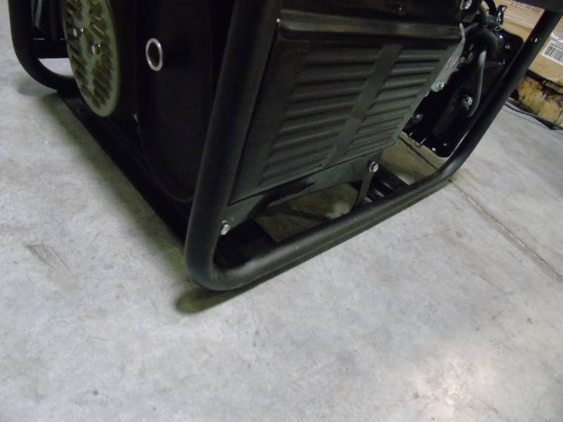 lot 14 image: HQ ISSUE 4,000W Gas Generator