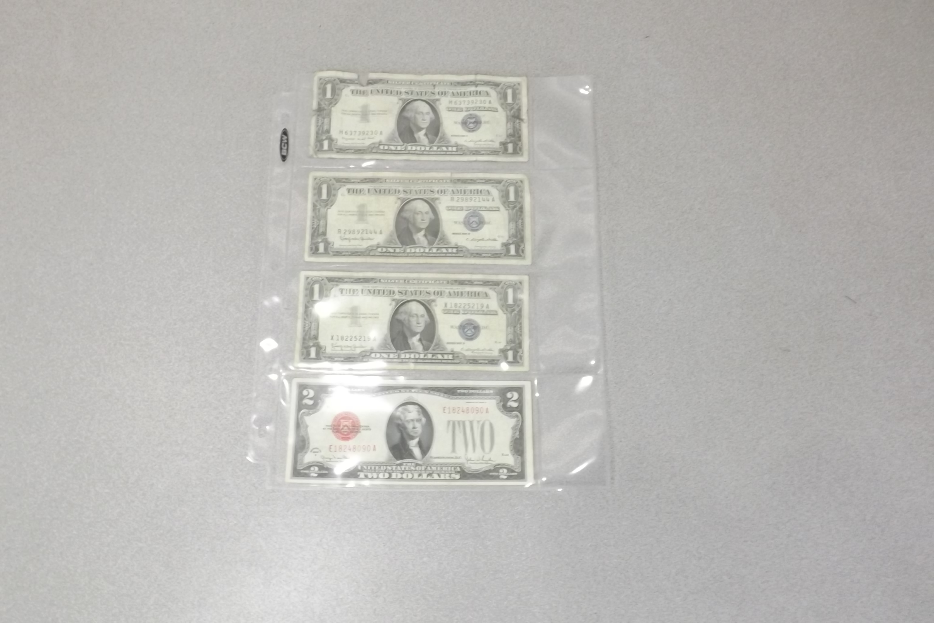 4 Vintage US Bank Notes in Protector