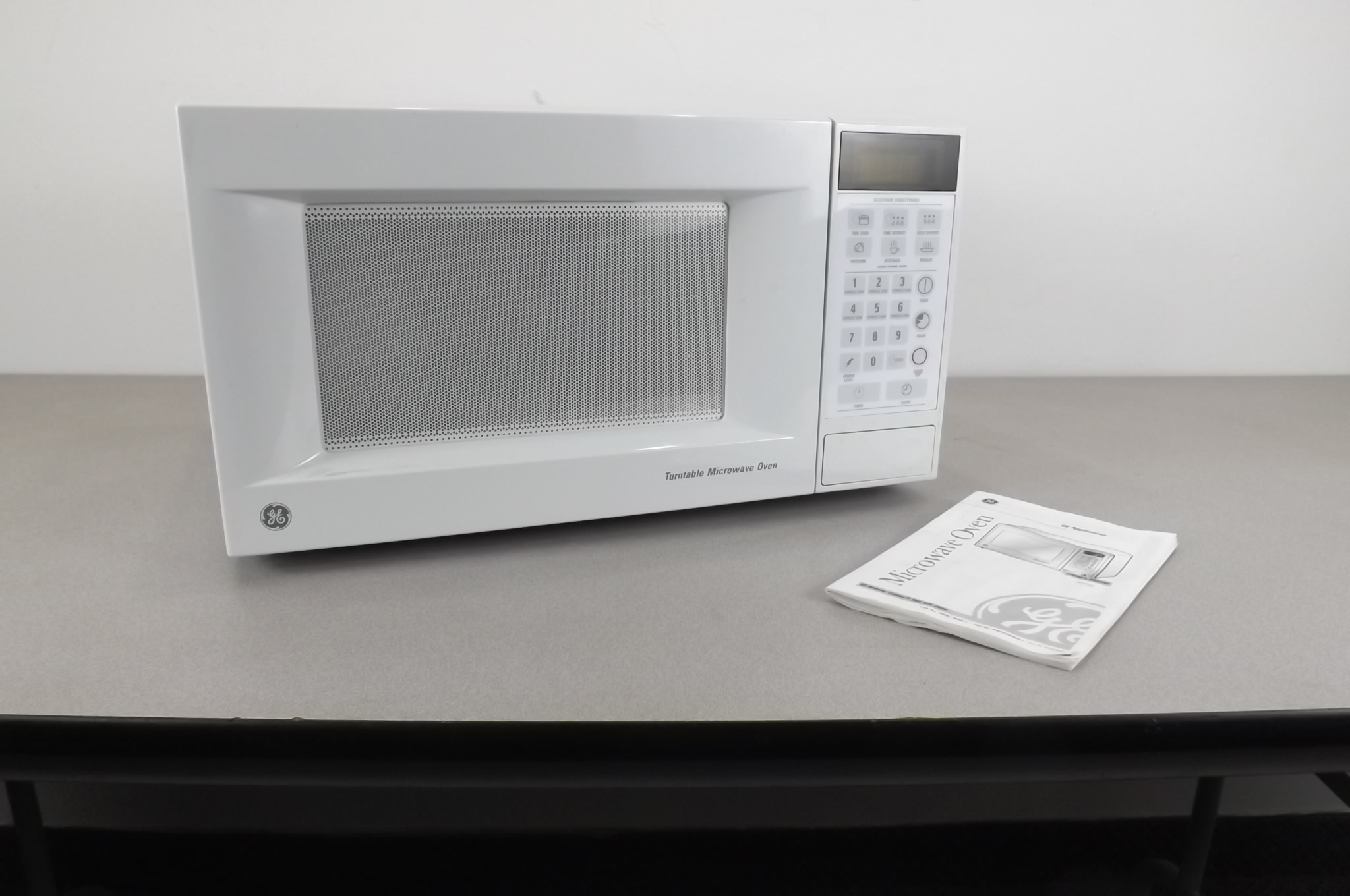 GE Turntable Microwave Oven | EC #171 Estate Collectibles, Coins