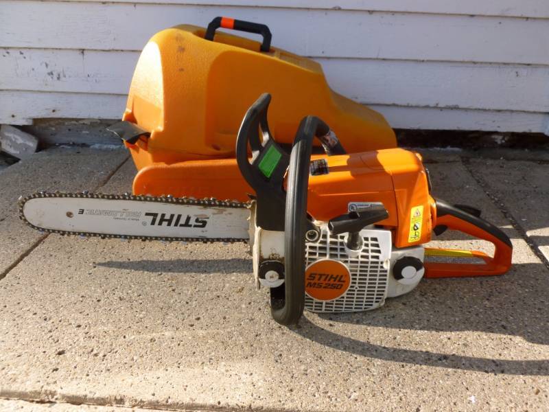 lot 2 image: Stihl Chainsaw