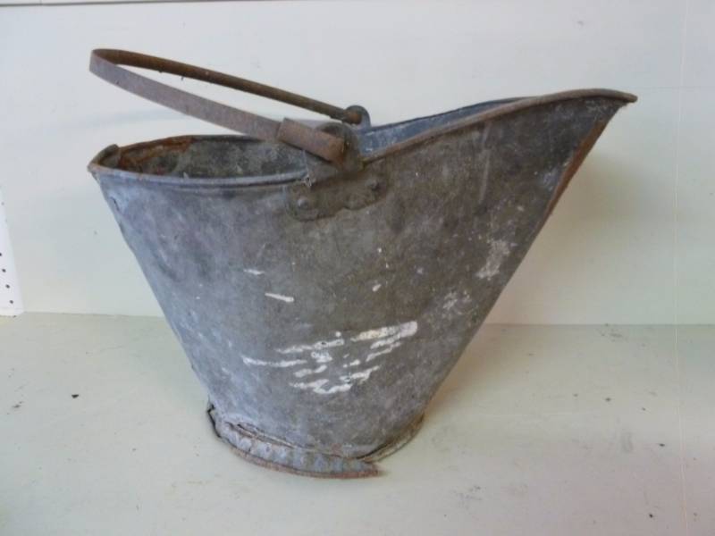 lot 20 image: Vintage Coal Bucket