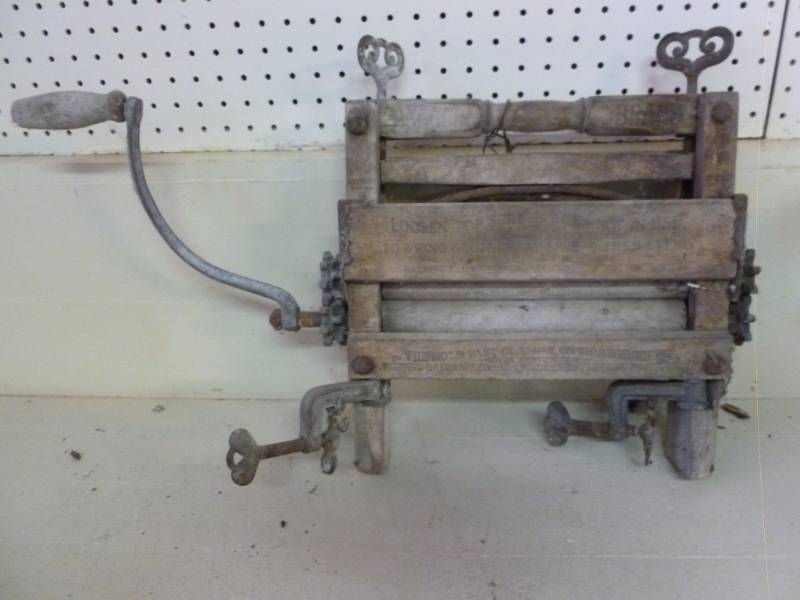 lot 22 image: Antique Clothes Wringer