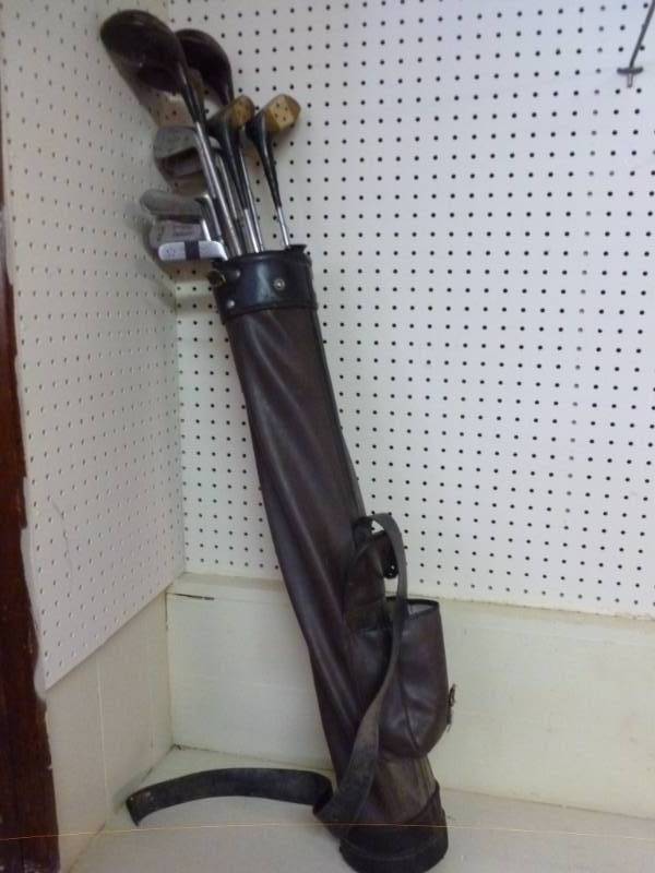lot 28 image: Vintage Golf Clubs