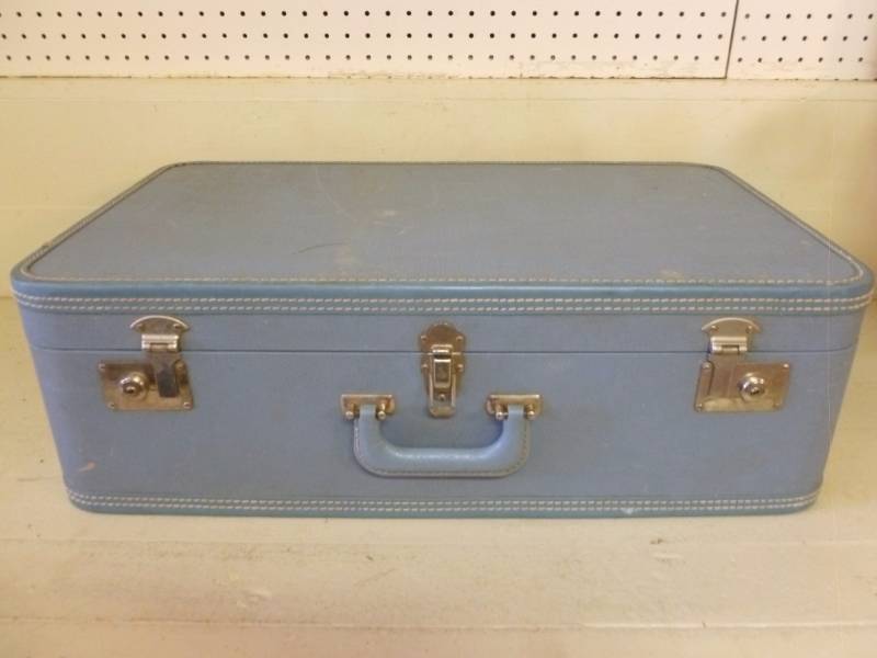lot 37 image: Vintage Suitcase