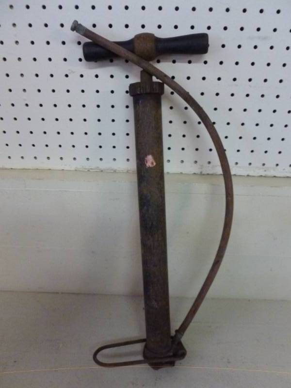 lot 42 image: Vintage Air Pump