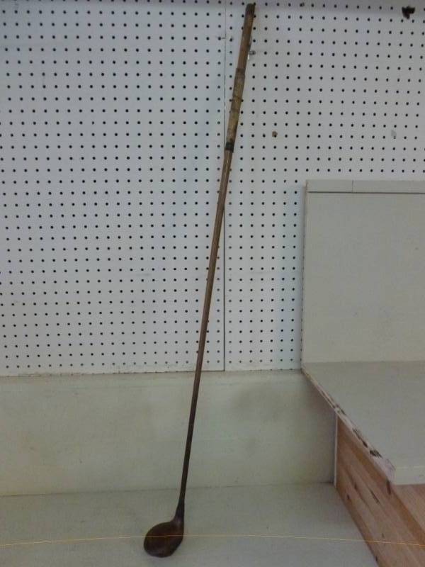lot 52 image: Antique Wooden Golf Club