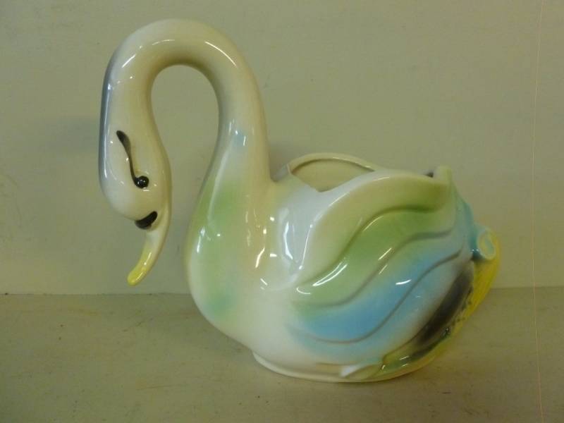 lot 56 image: Vintage Swan Planter