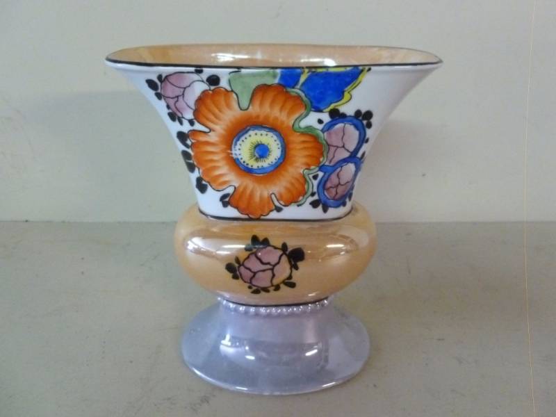 lot 57 image: Porcelain Vase