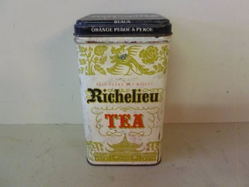 lot 65 image: Vintage Metal Container