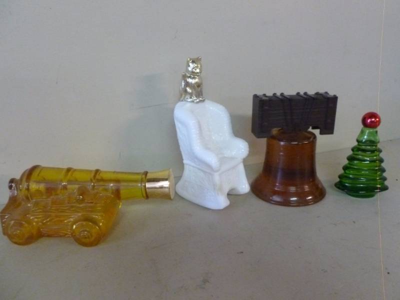 lot 76 image: Avon Decanter