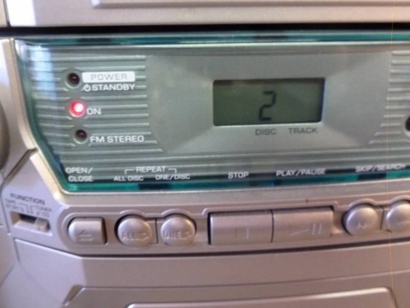 lot 81 image: Stereo System