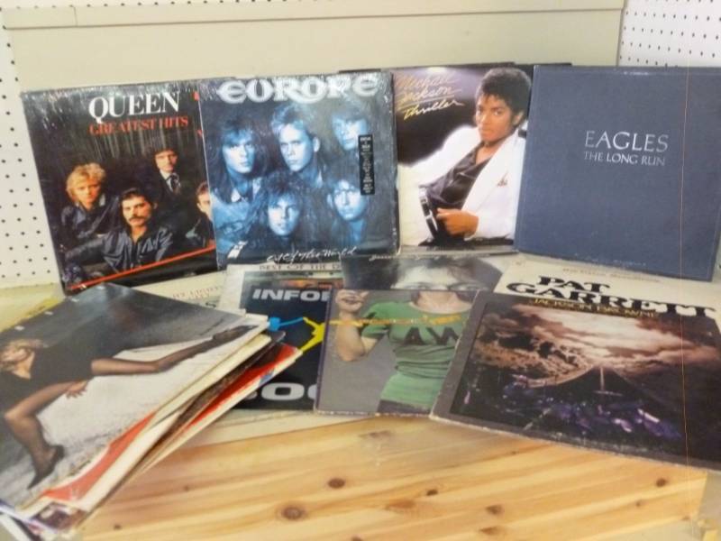 lot 102 image: Record Albums