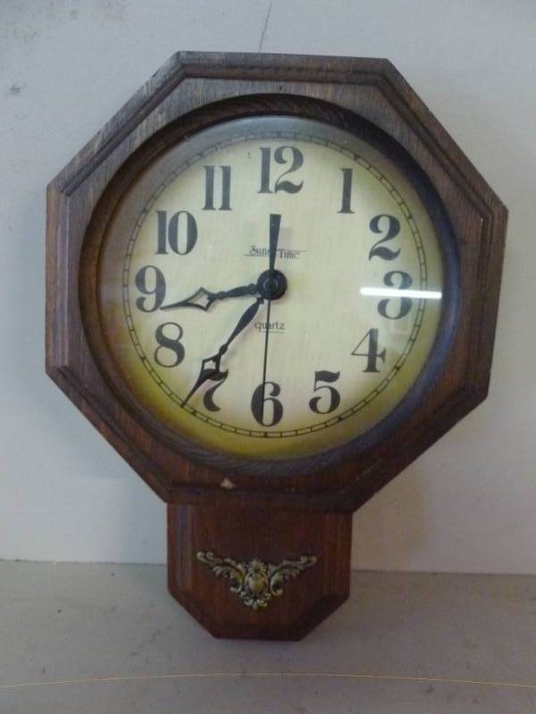 lot 117 image: Clock