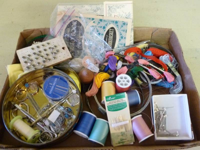 lot 118 image: Sewing Items