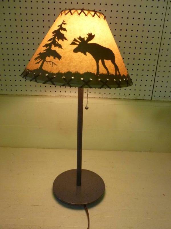 lot 123 image: Lamp