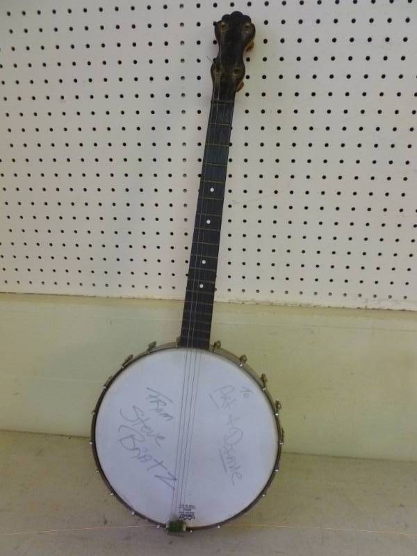 lot 204 image: Vintage Banjo