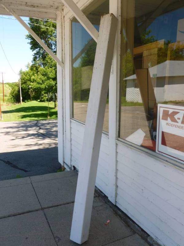 lot 215 image: Porch Post