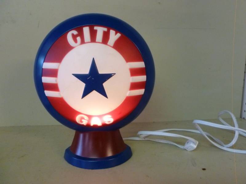 lot 219 image: City Gas Lamp