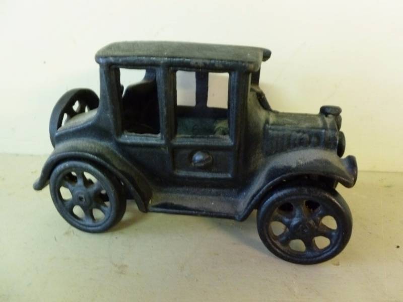 lot 224 image: Cast Iron Decoration