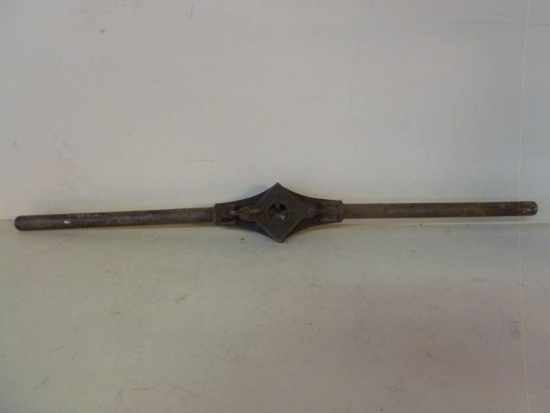 lot 247 image: Threading Bar