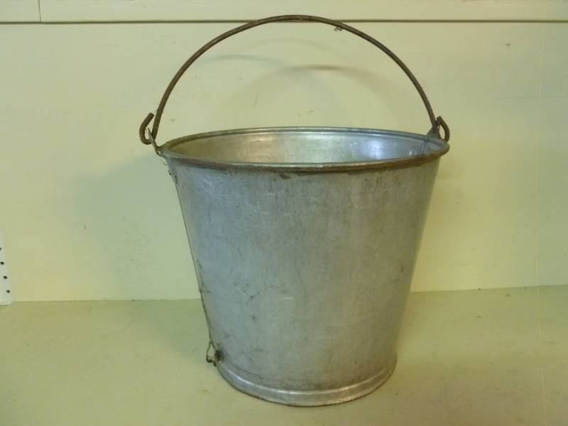lot 266 image: Vintage Milk Bucket