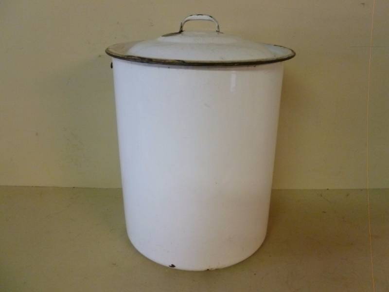 lot 285 image: Vintage Kitchen