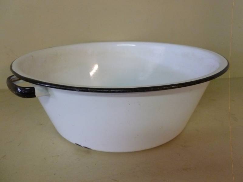 lot 288 image: Vintage Wash Basin