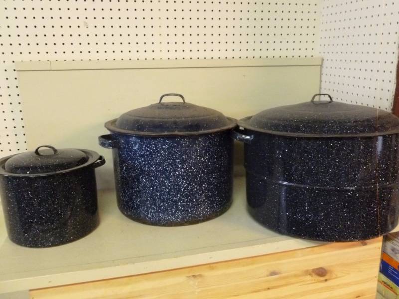 lot 292 image: Cold Pack Kettle Set