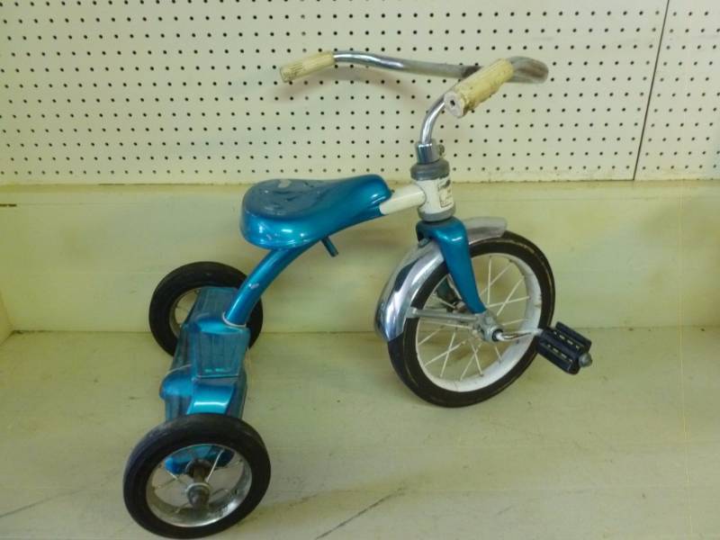 lot 302 image: Vintage Kids Trike