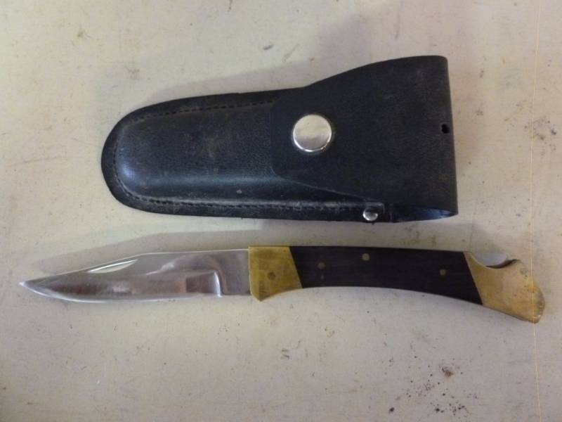 lot 303 image: Hunting Knife