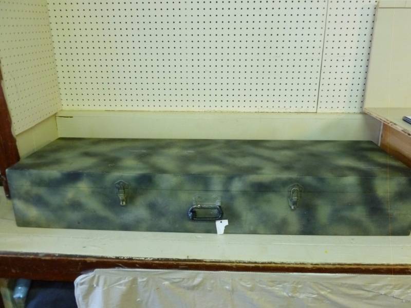 lot 338 image: Large Gun Box