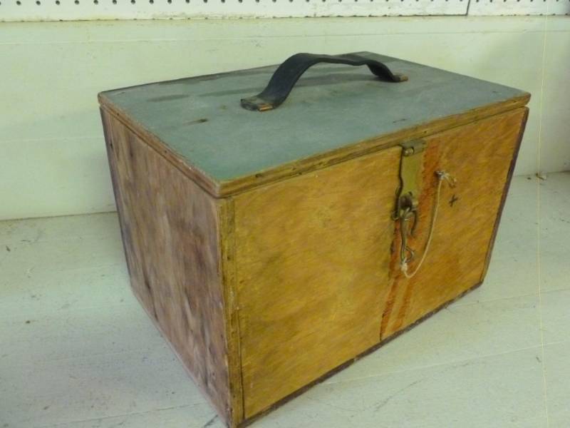 lot 347 image: Carpenters Box