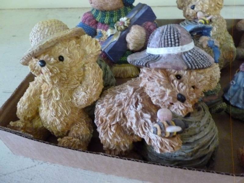 lot 360 image: Decorative Bears