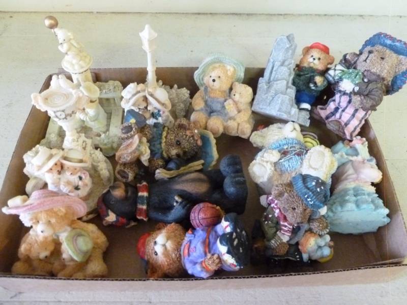 lot 361 image: Decorative Bears