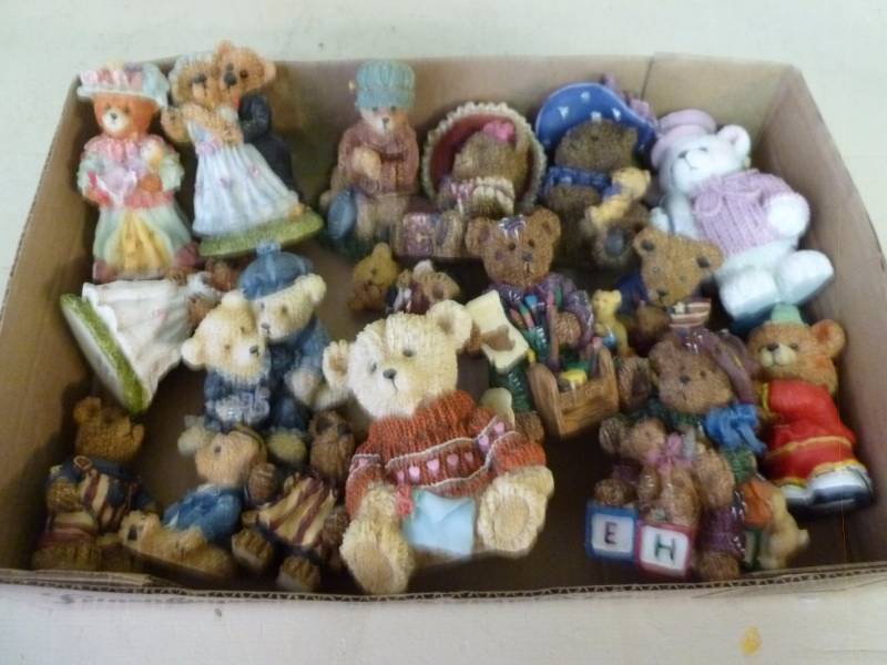 lot 362 image: Decorative Bears