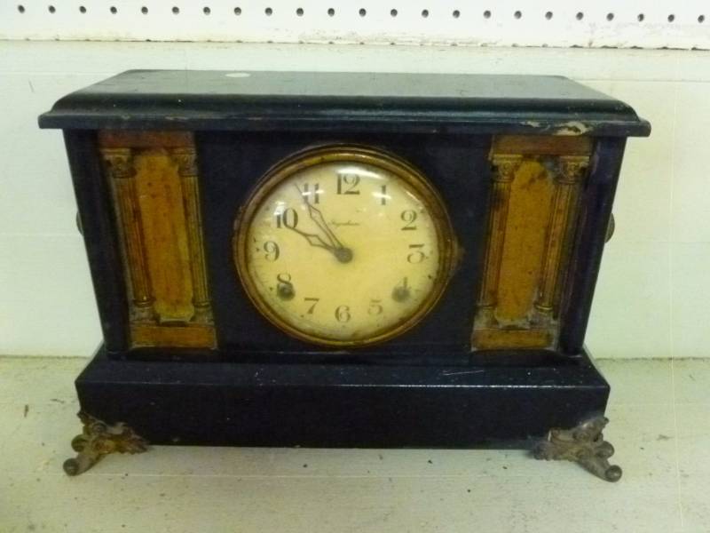 lot 365 image: Antique Mantle Clock