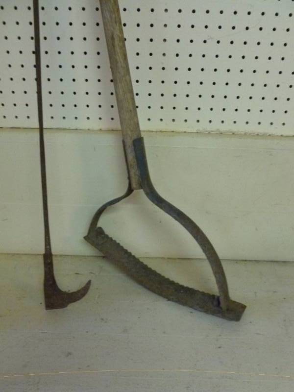 lot 379 image: Yard Tools