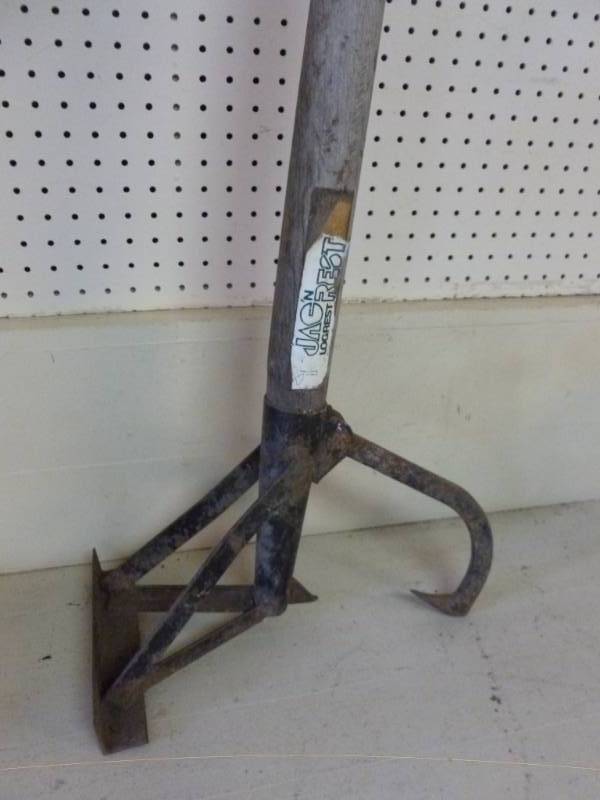 lot 384 image: Log Rest